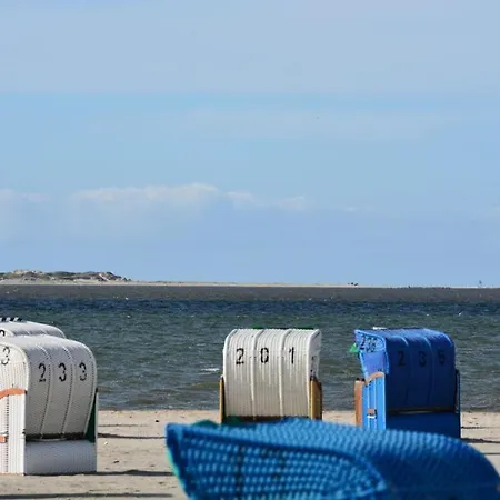 Elsewhere Comfortable Holiday home Nessmersiel